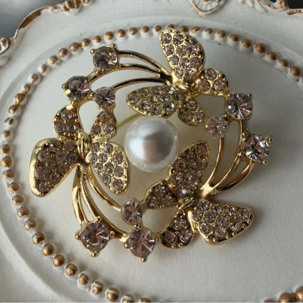 Classic vintage gold color Butterfly Brooch with Pearl Accent